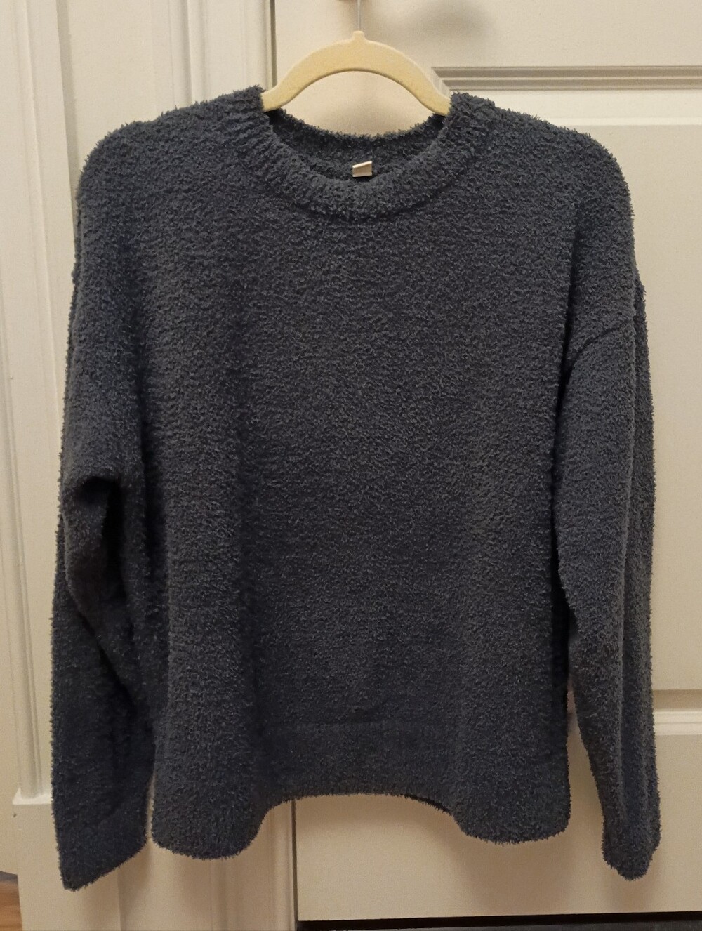 Uniqlo Women's Soft Fluffy Long-Sleeve Pullover in Navy Blue - Size Medium
